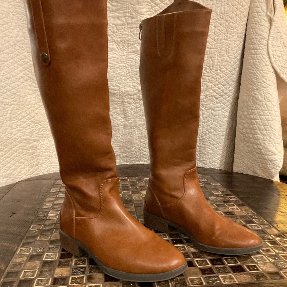 Emery caramel brown boots, size 7